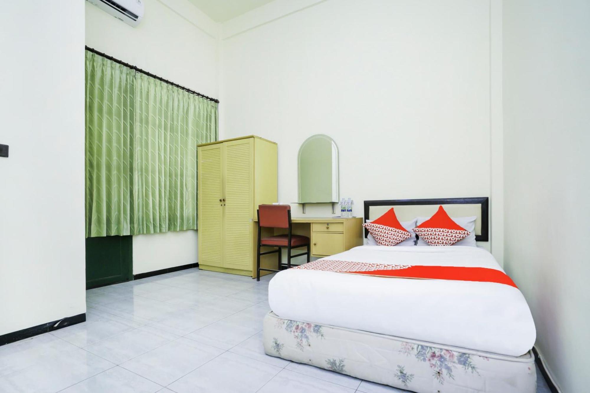 Oyo 2004 Penginapan Bidara Syariah Probolinggo Exterior foto