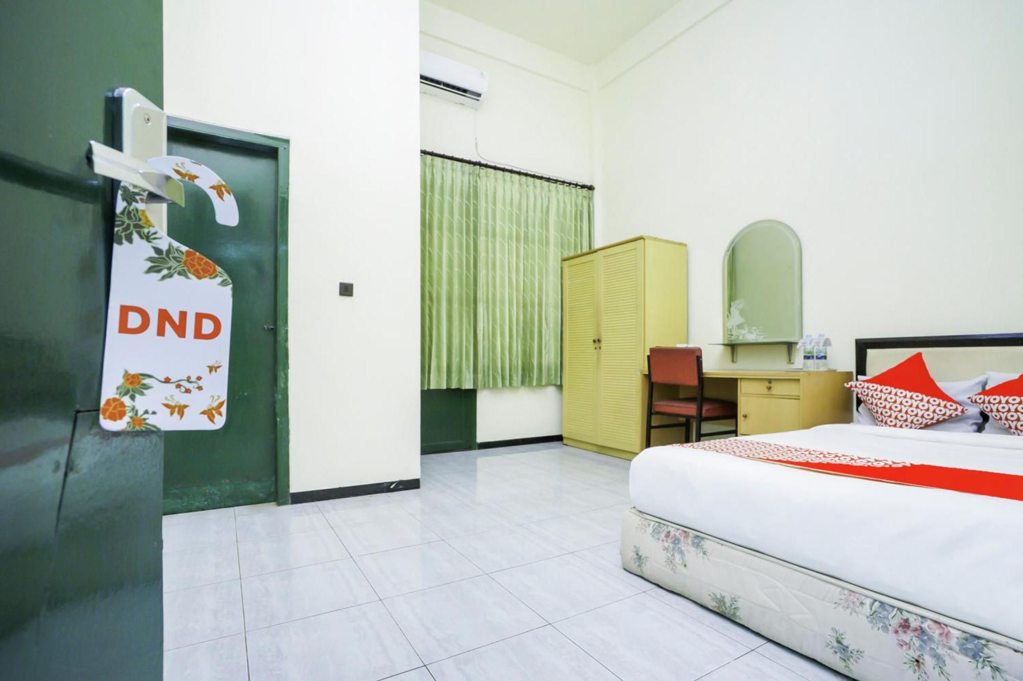 Oyo 2004 Penginapan Bidara Syariah Probolinggo Exterior foto